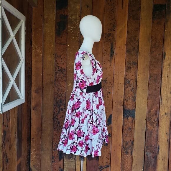 Hearts and RosesVintage Reproduction Floral Dress - Picture 4 of 11
